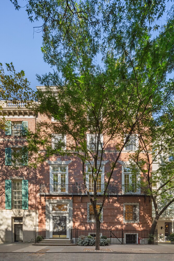 125 E 65TH Street