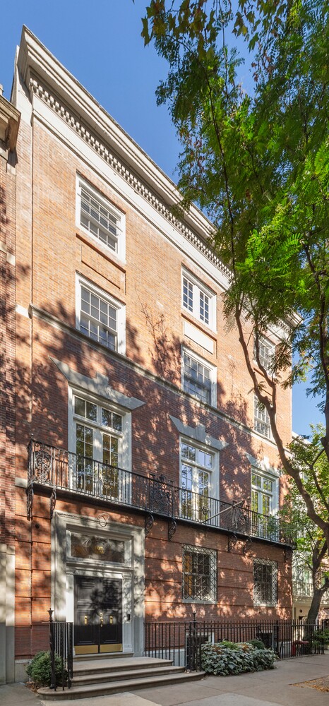 125 E 65TH Street