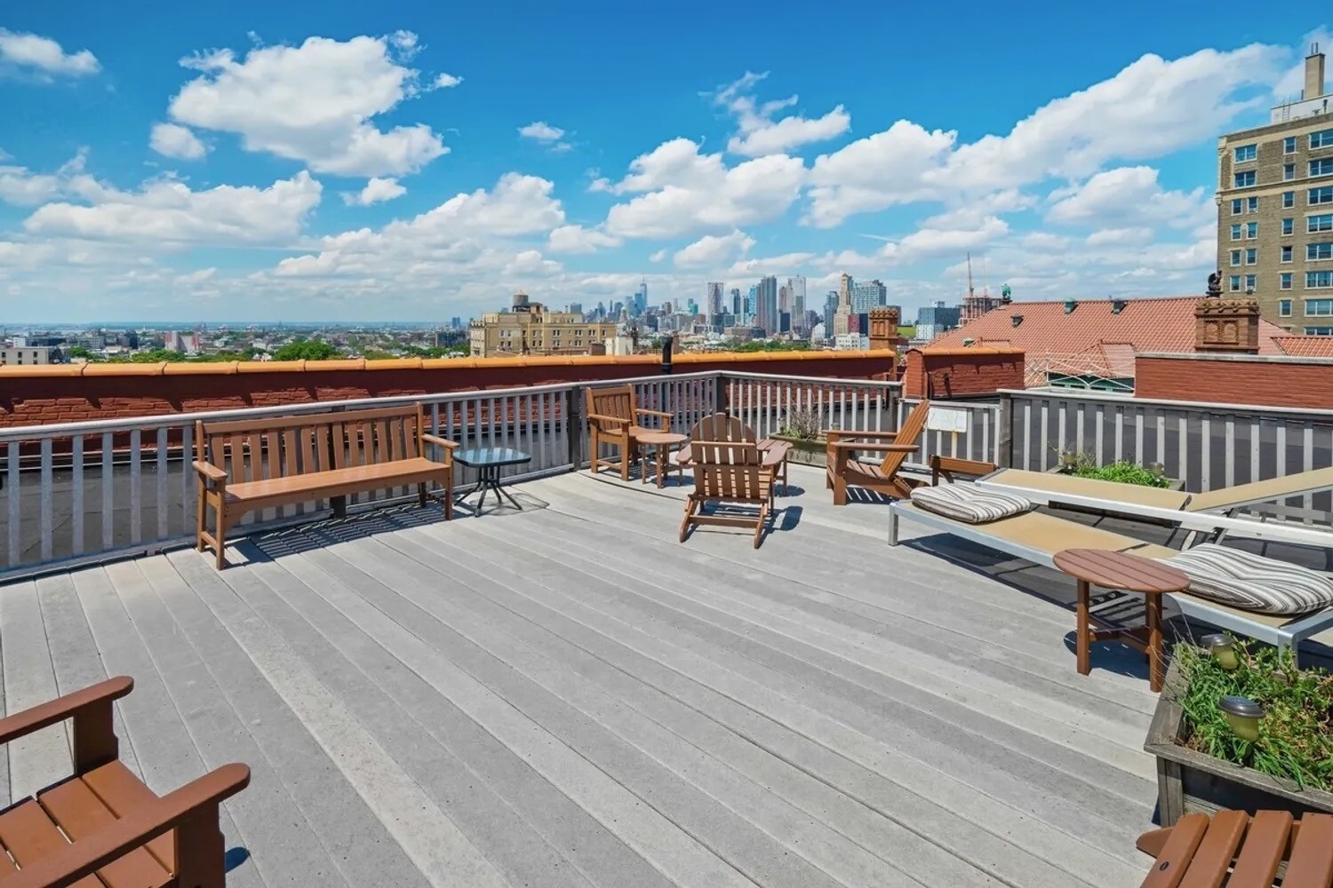 25 PLAZA Street W 1J