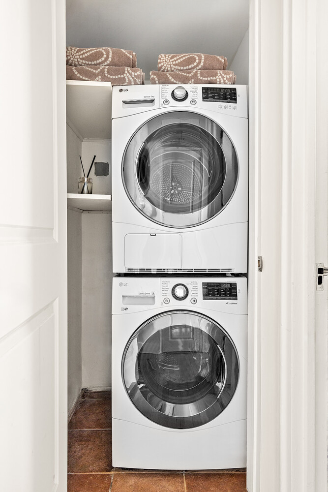 25 PLAZA Street W 1J