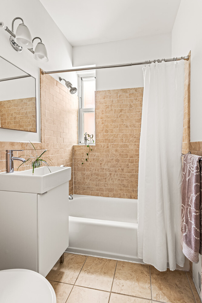 25 PLAZA Street W 1J