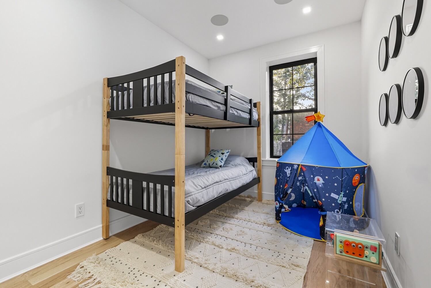 1109 HANCOCK Street TH