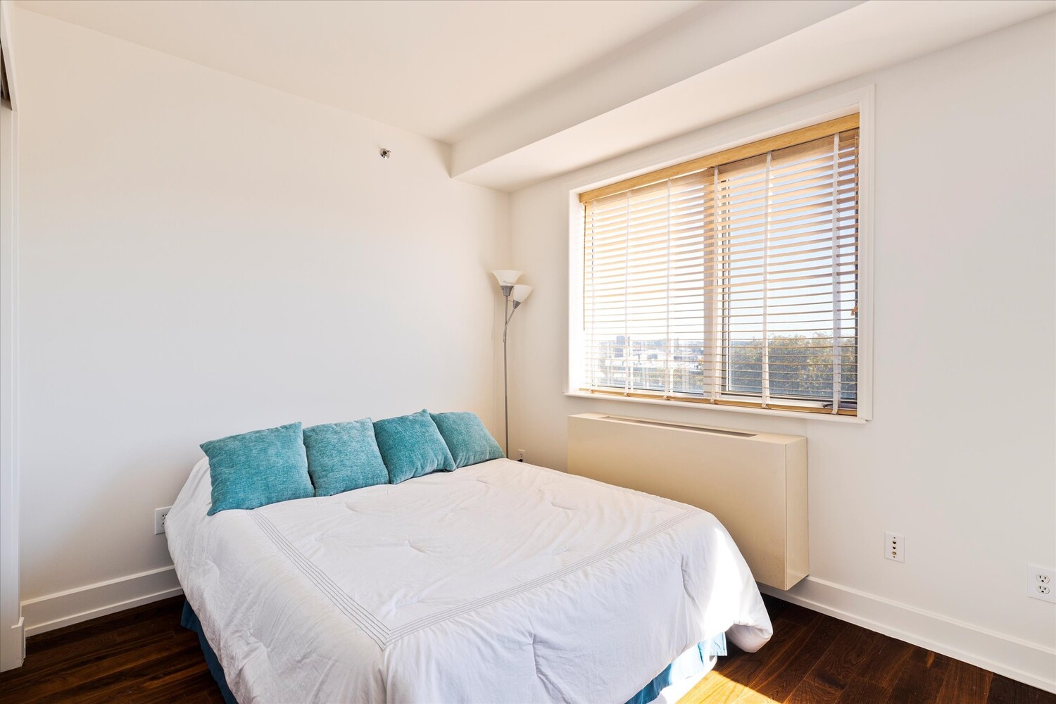 100 MASPETH Avenue 6L