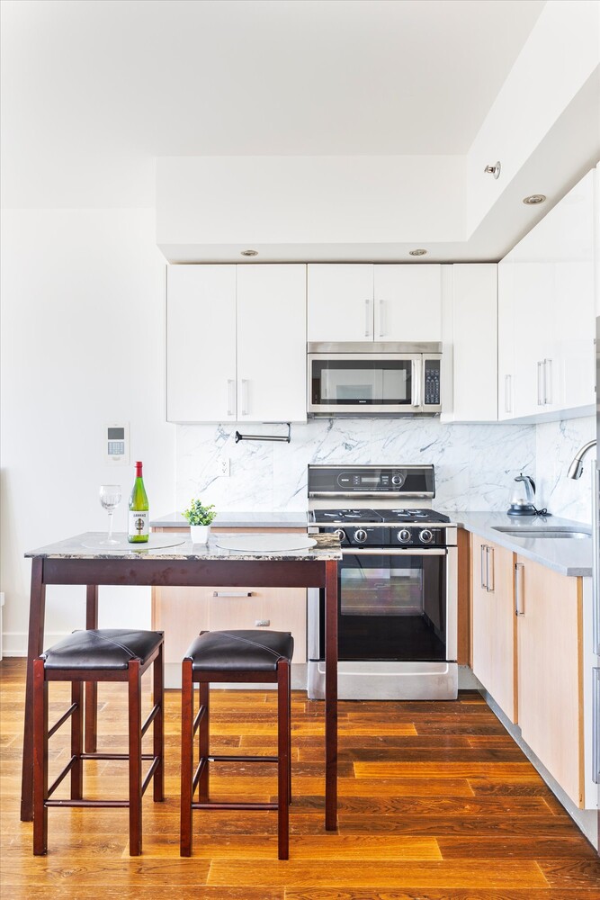 100 MASPETH Avenue 6L