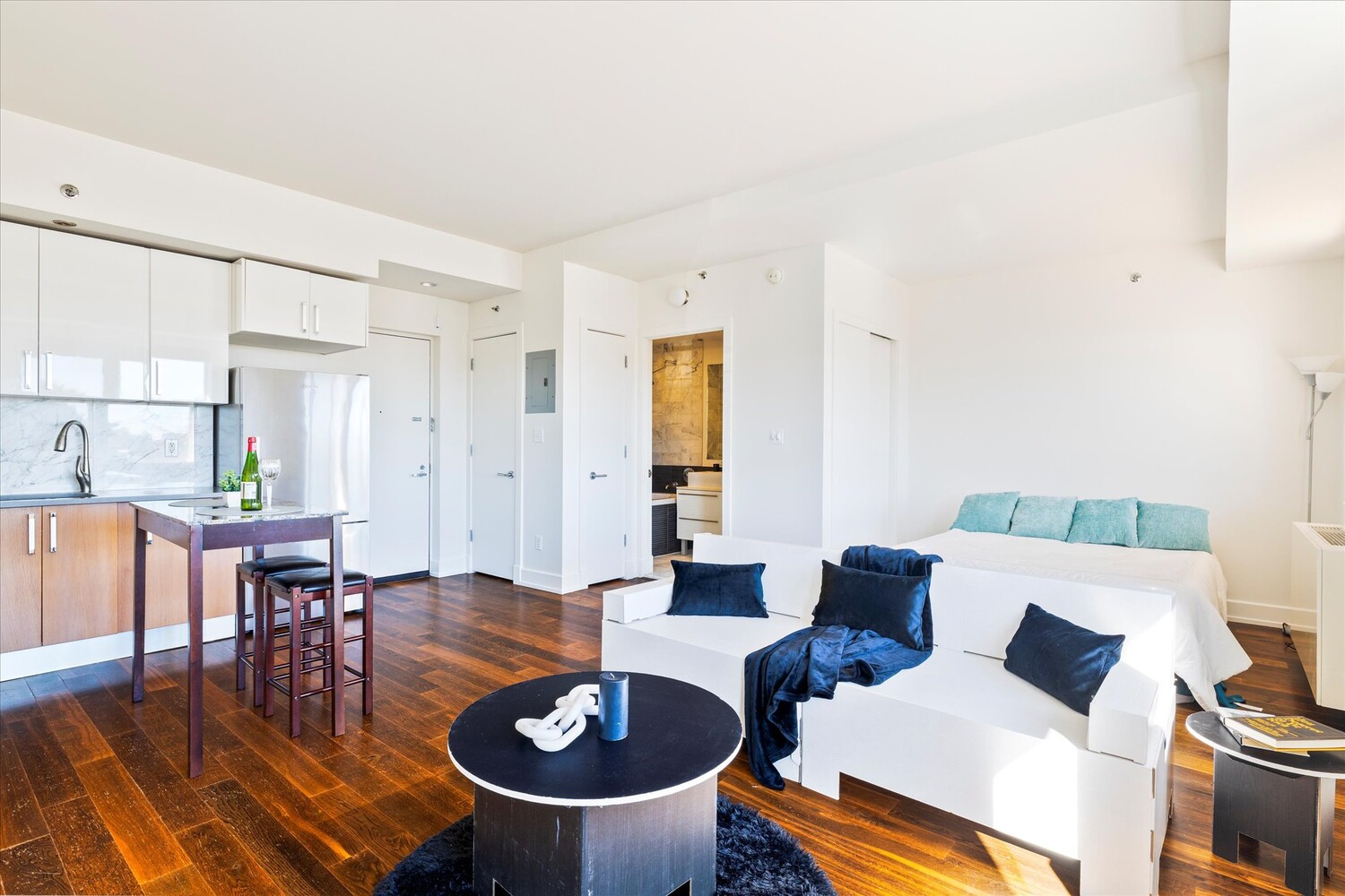 100 MASPETH Avenue 6L