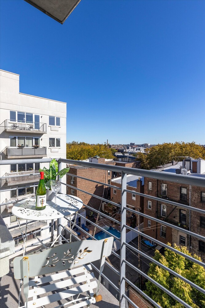 100 MASPETH Avenue 6L