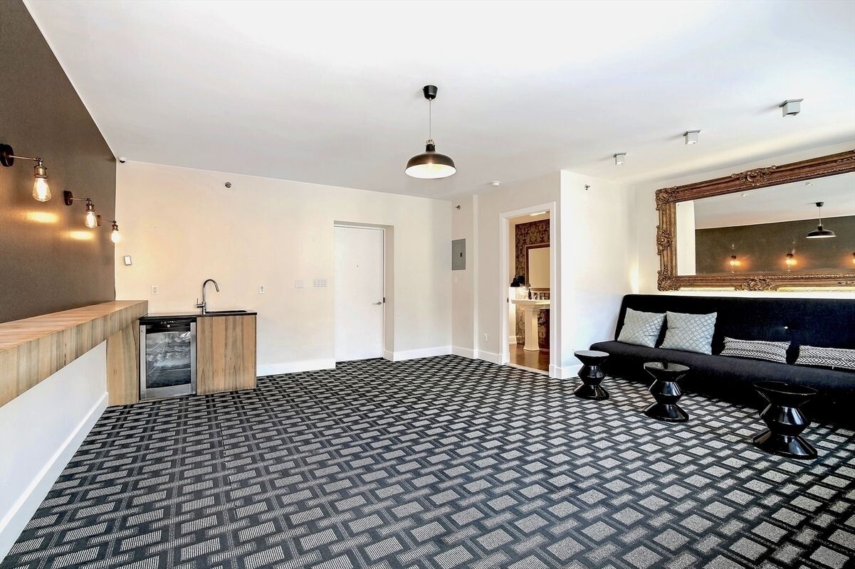 100 MASPETH Avenue 6L