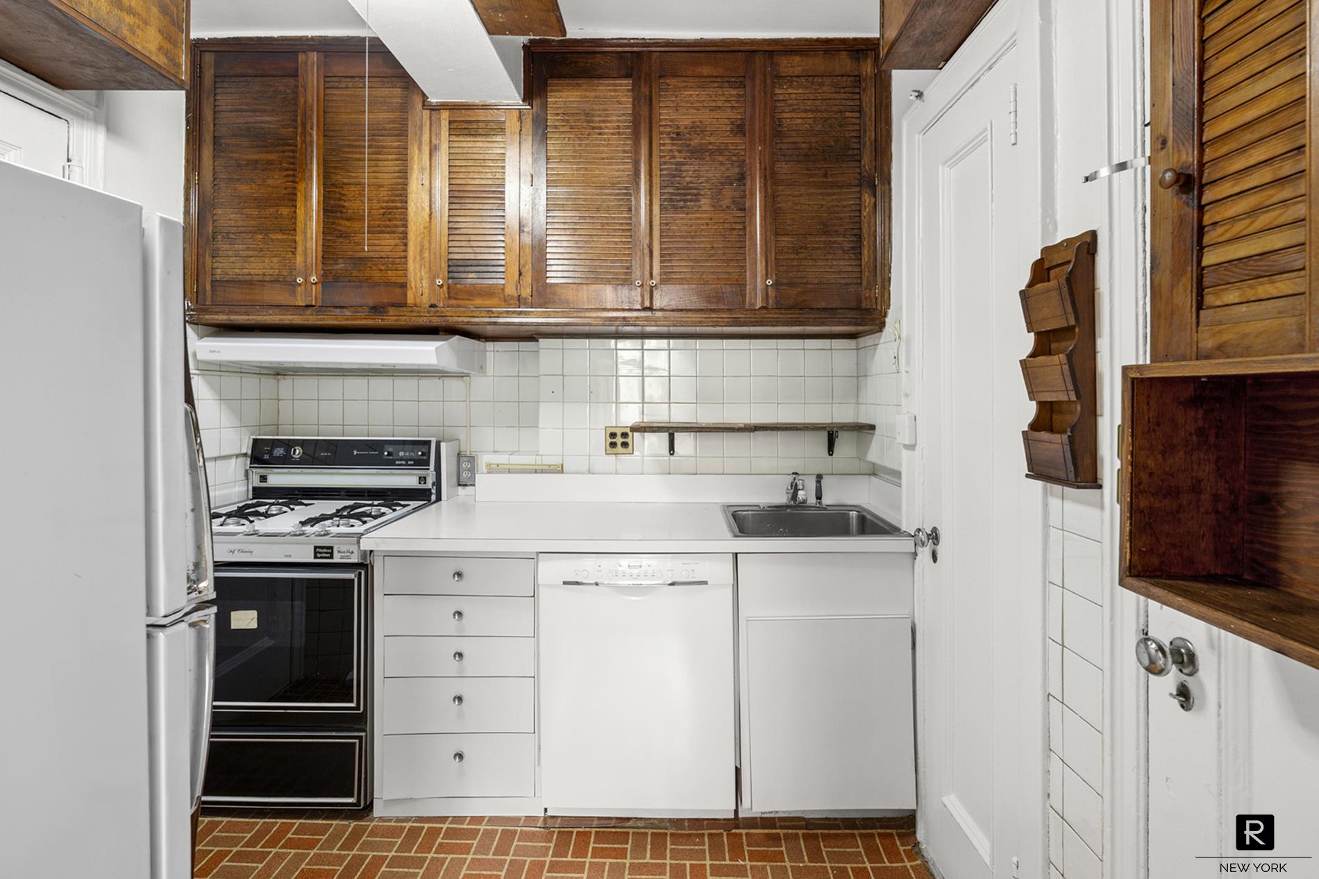 390 Riverside Drive 5-G