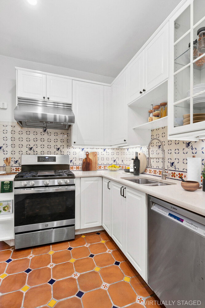 400 LINCOLN Place 3I