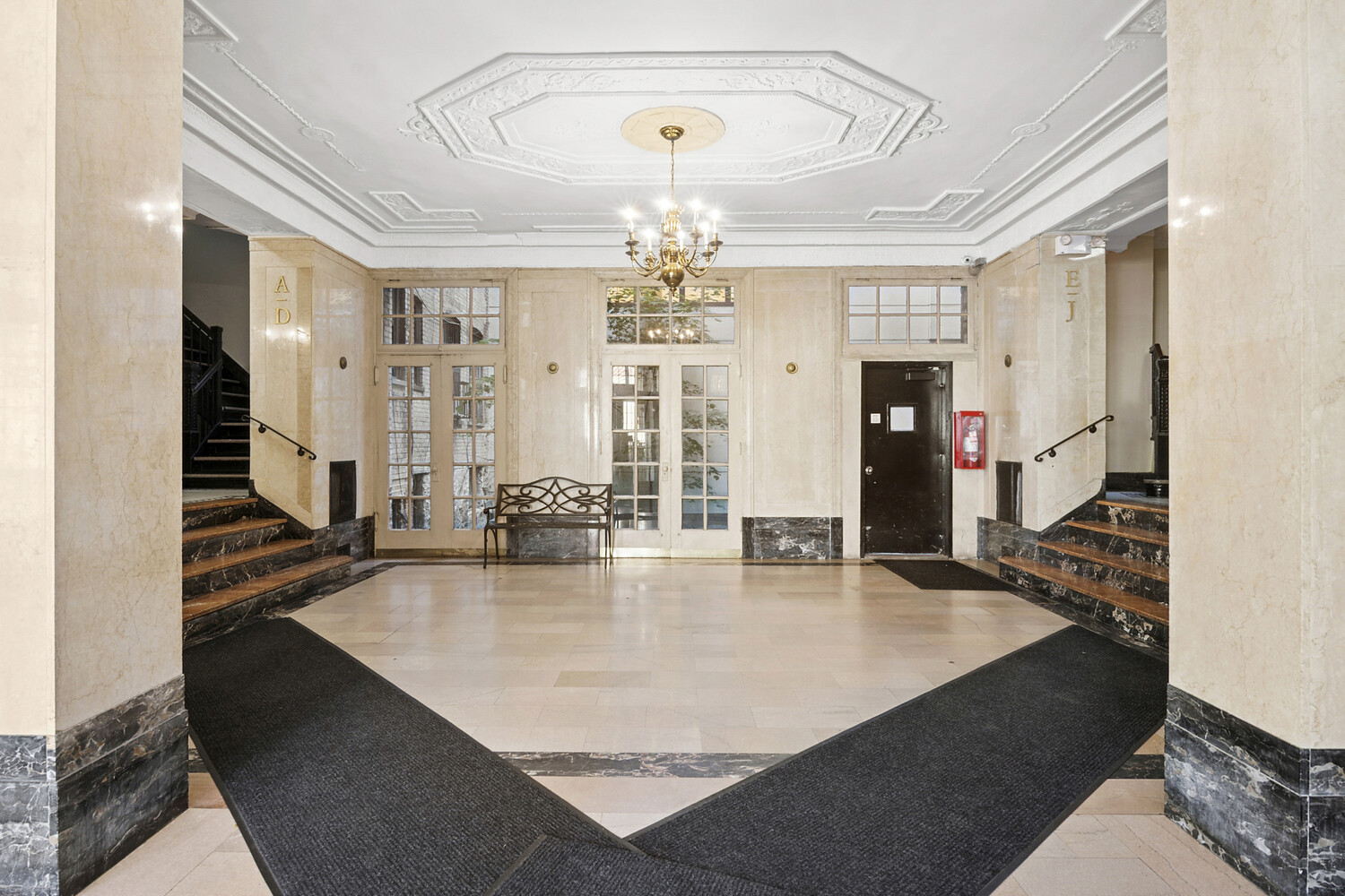 400 LINCOLN Place 3I