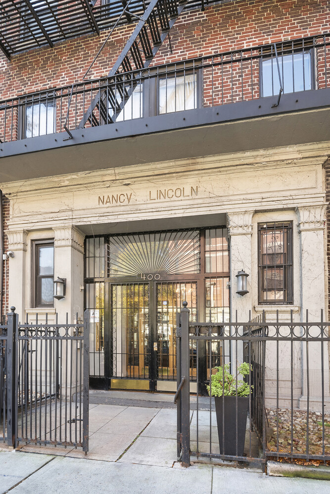 400 LINCOLN Place 3I