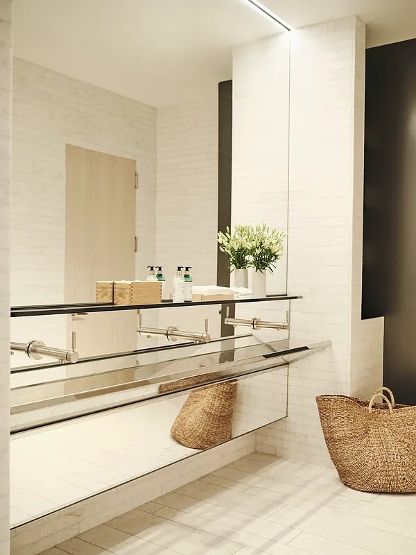 53 W 53RD Street 19E