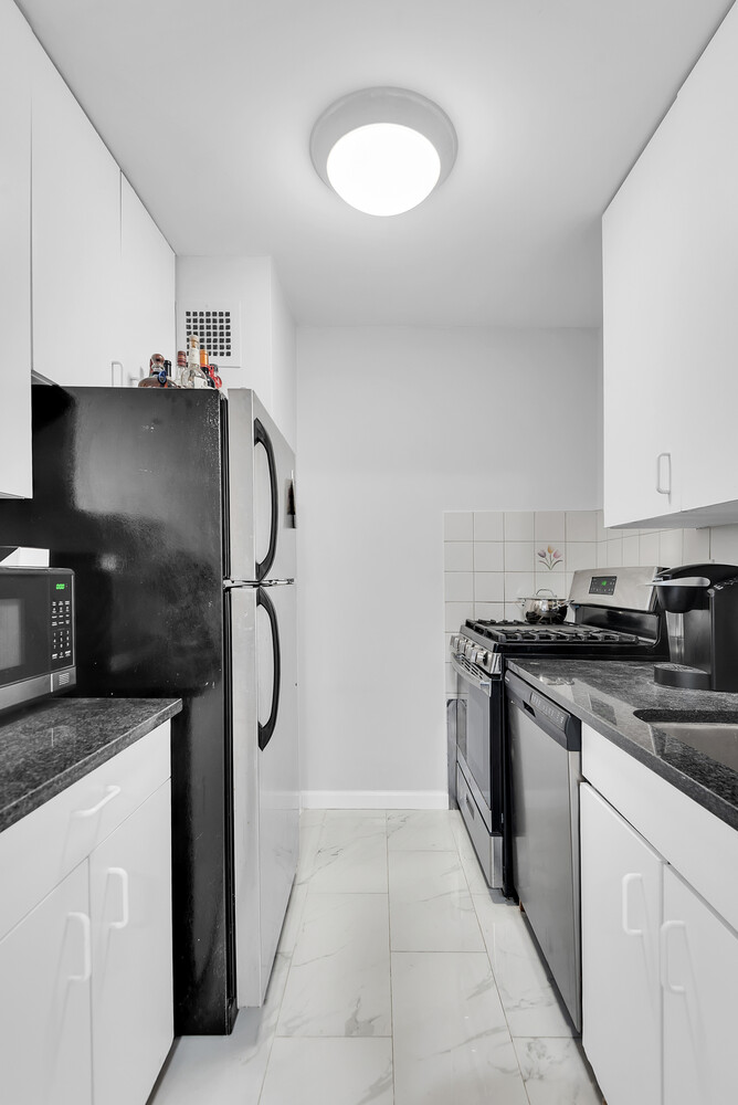 301 E 79TH Street 16R