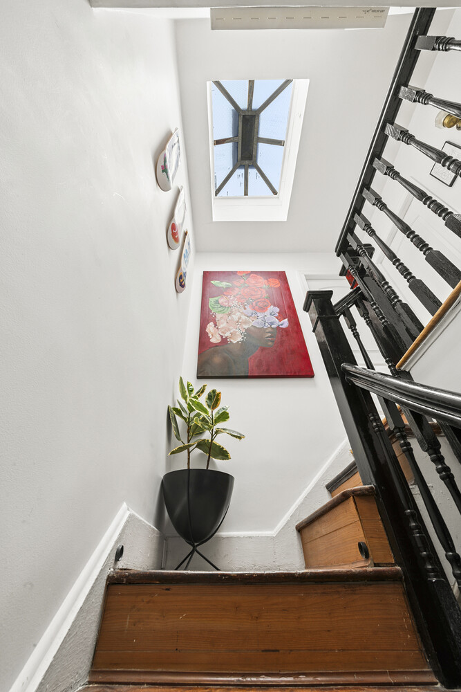 25 VERONICA Place