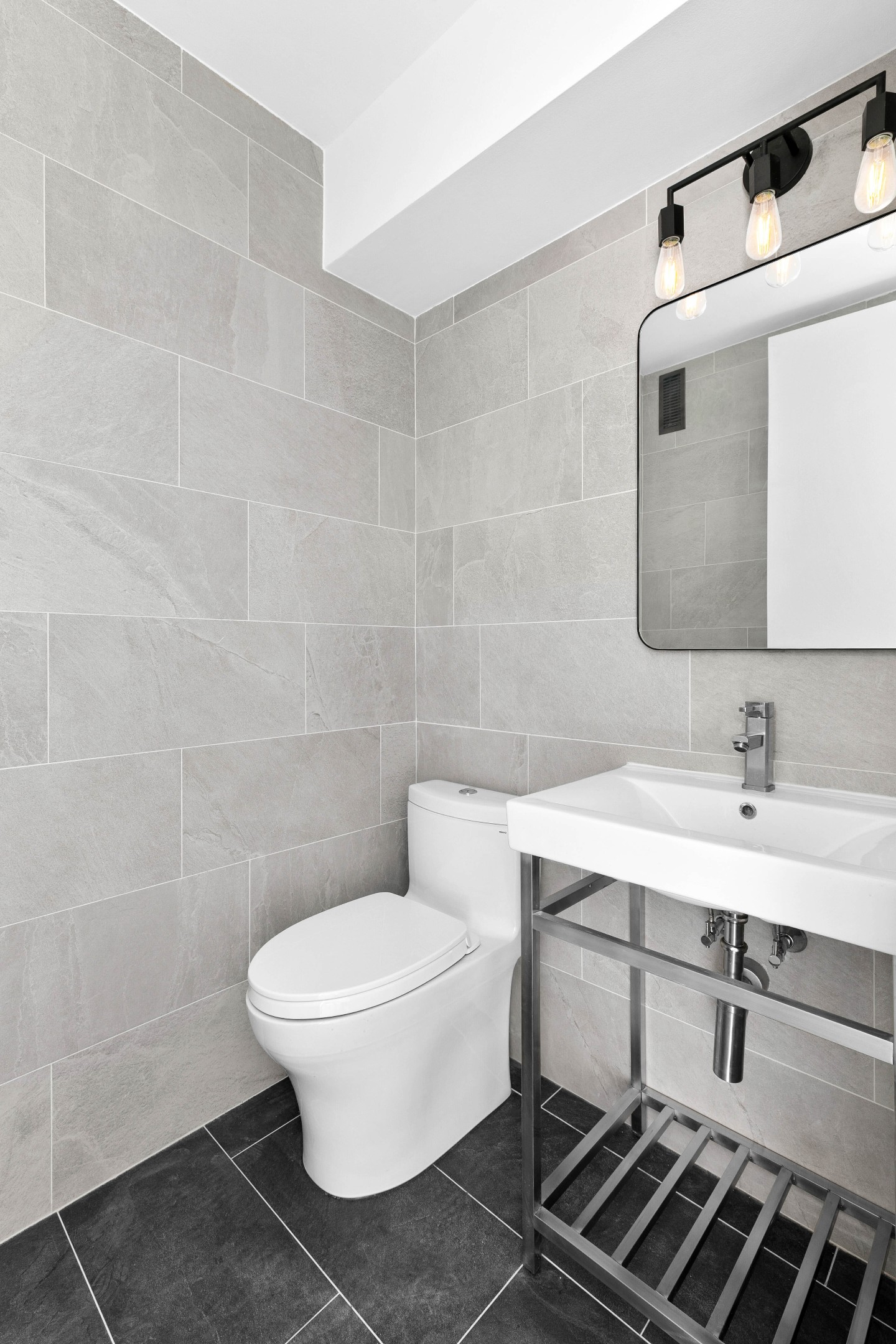 235 E 40TH Street 26G