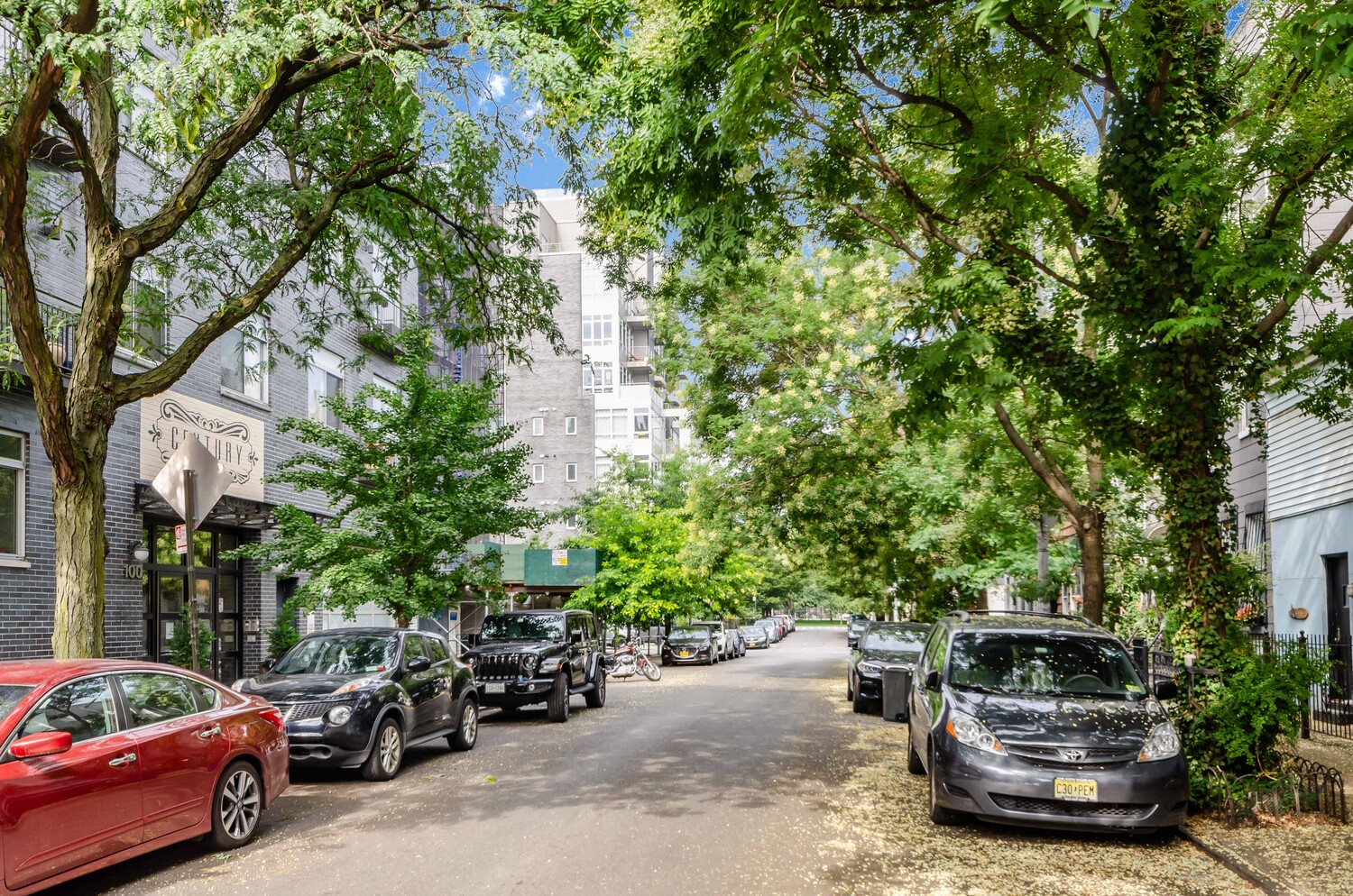 540 GRAHAM Avenue PH1