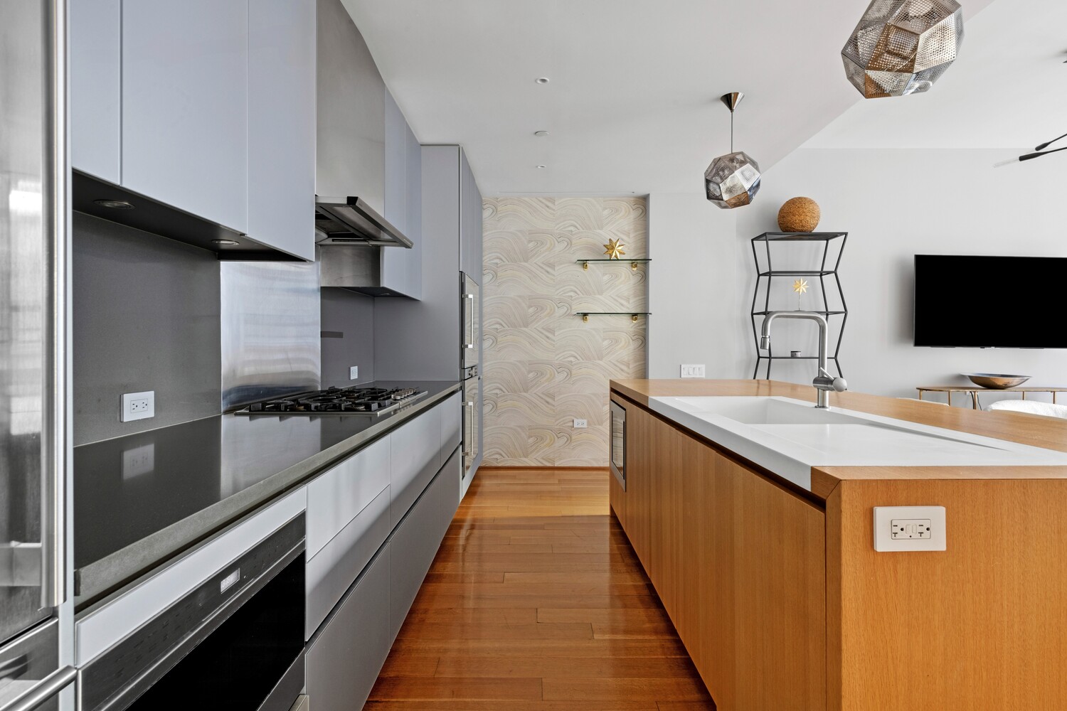 71 READE Street 2B