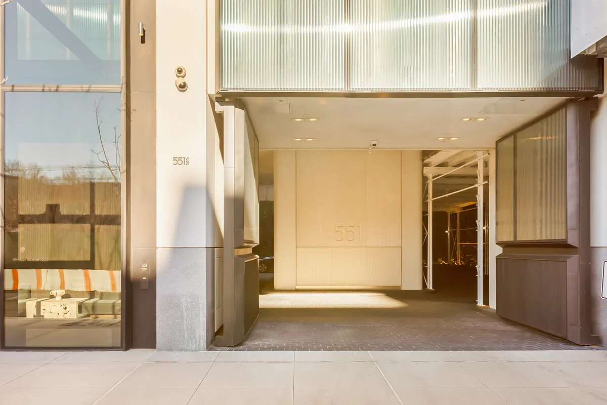 551 West 21st Street 4B