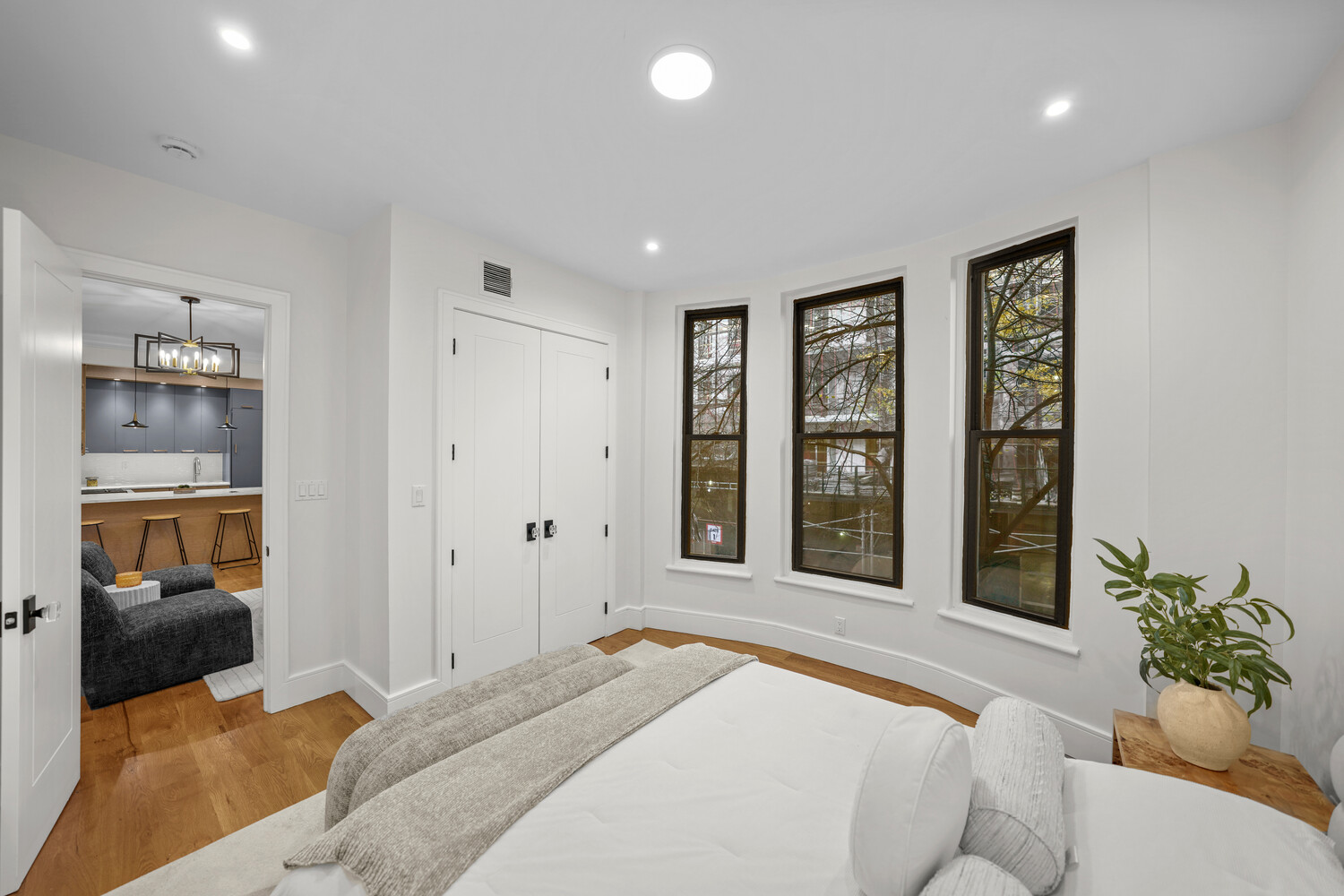 636 WARREN Street 2L