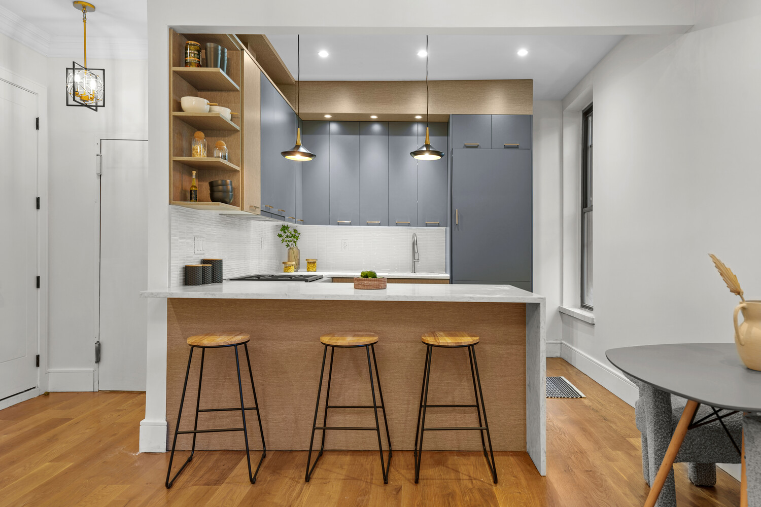 636 WARREN Street 2L