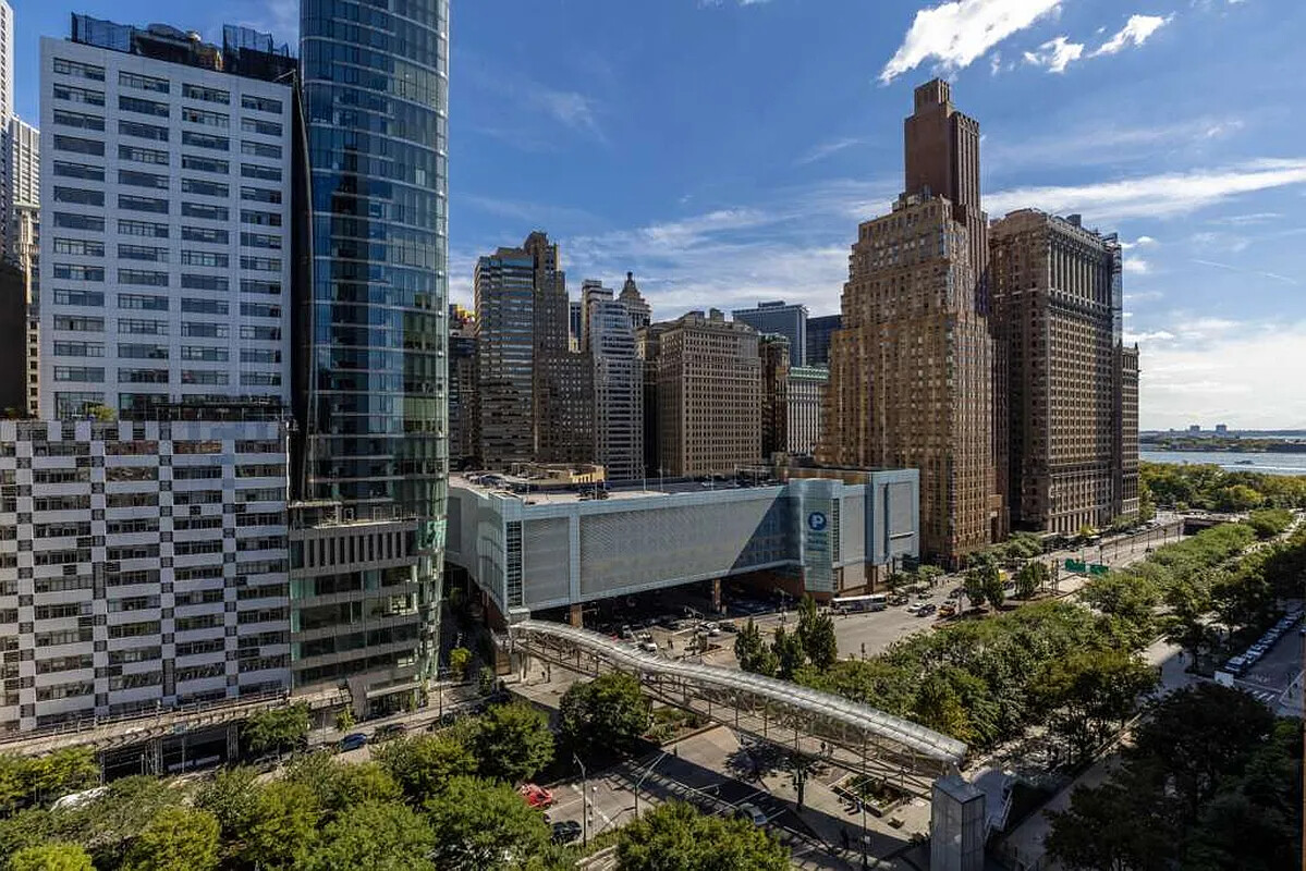 200 RECTOR Place 20J