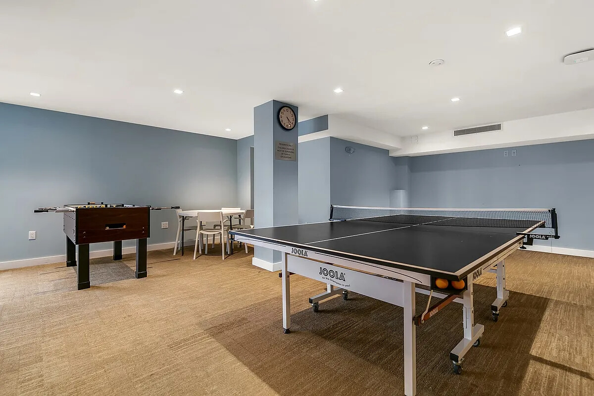 200 RECTOR Place 20J