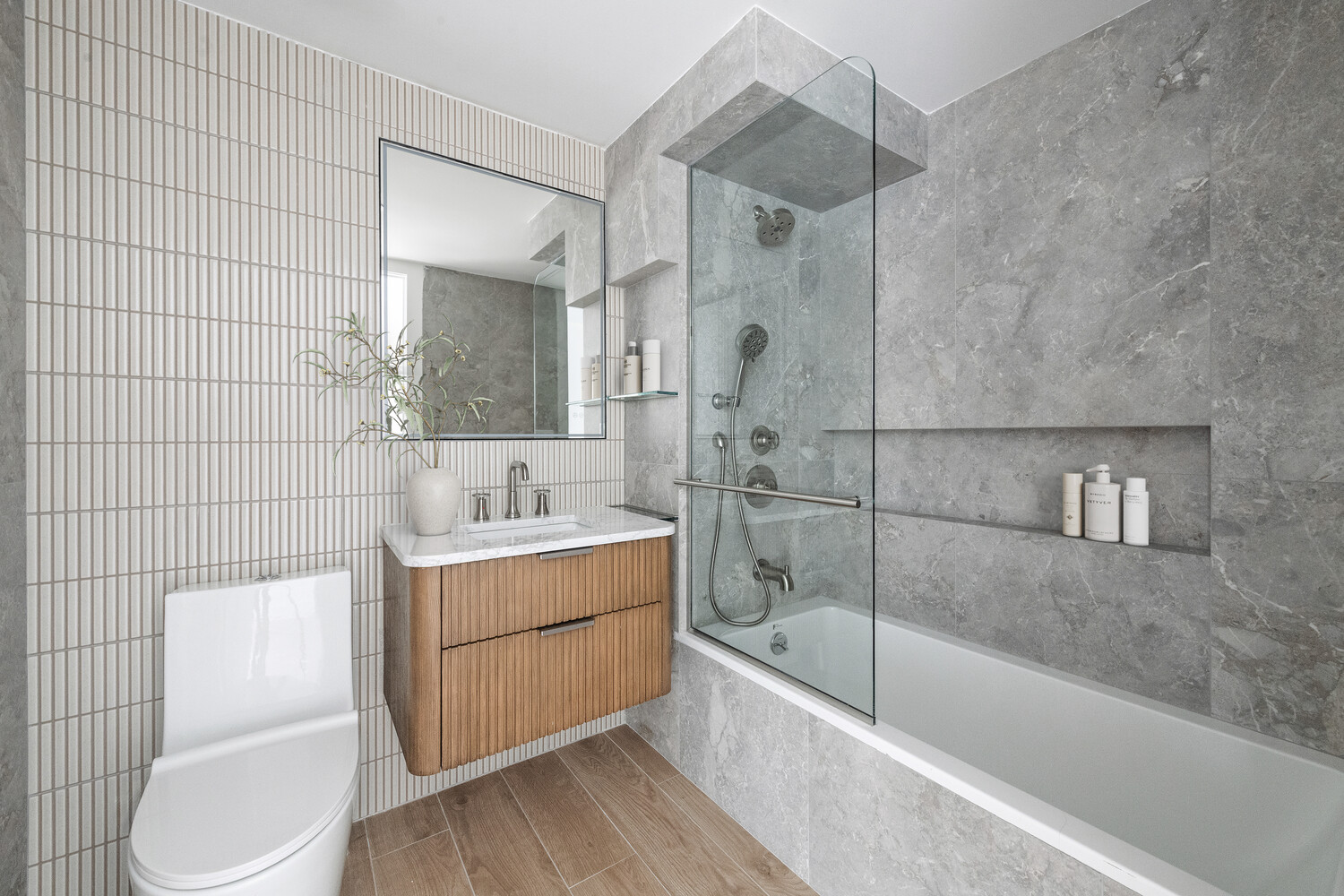 1811 MENAHAN Street 2F