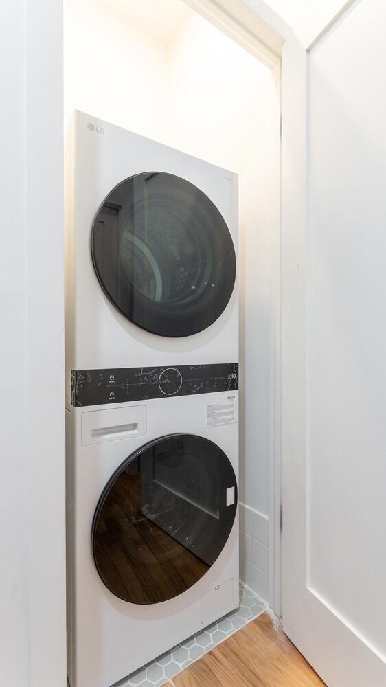 121 DIVISION Street 2A