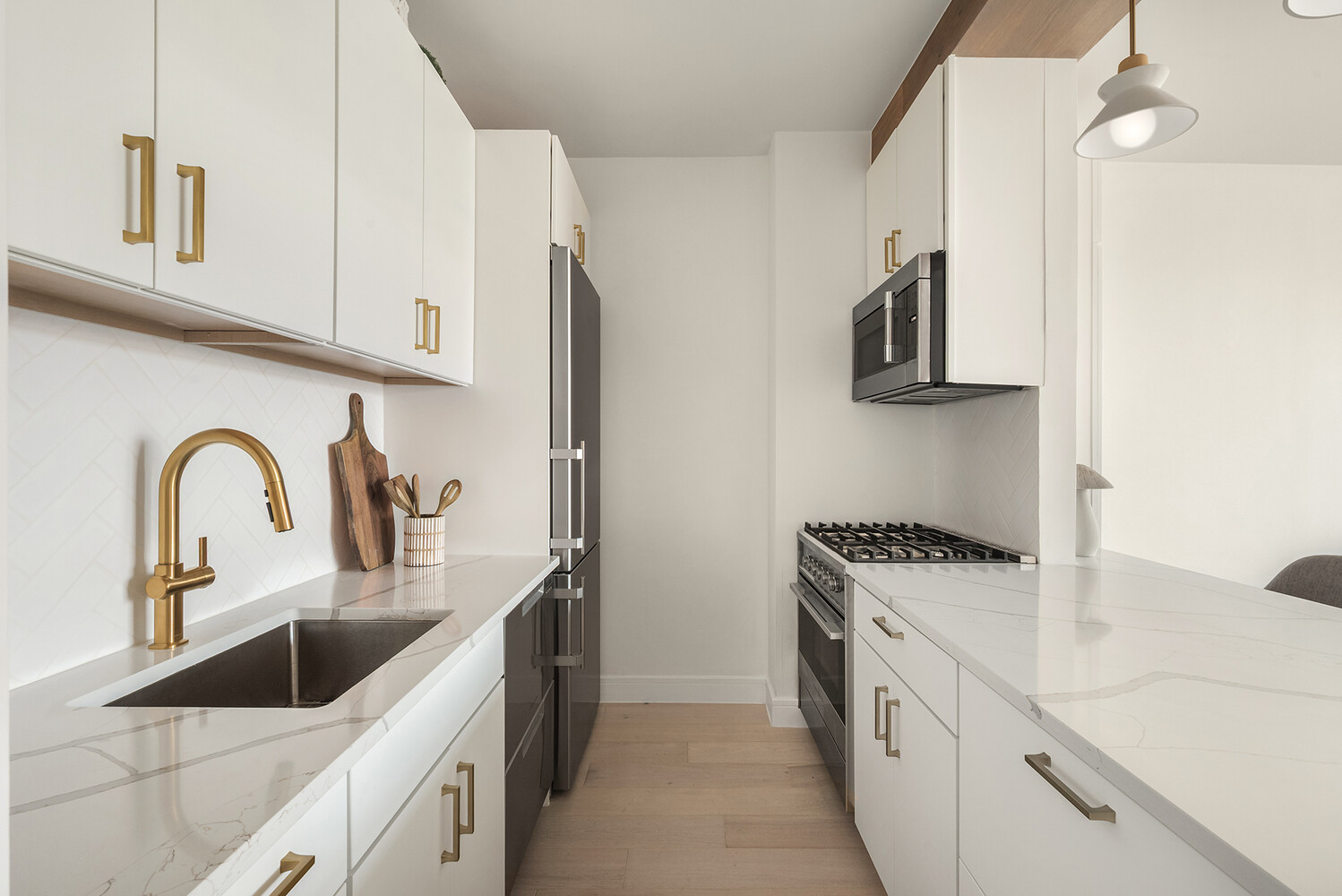 350 ALBANY Street 8A