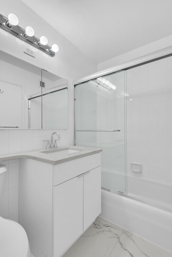 301 E 79TH Street 21S