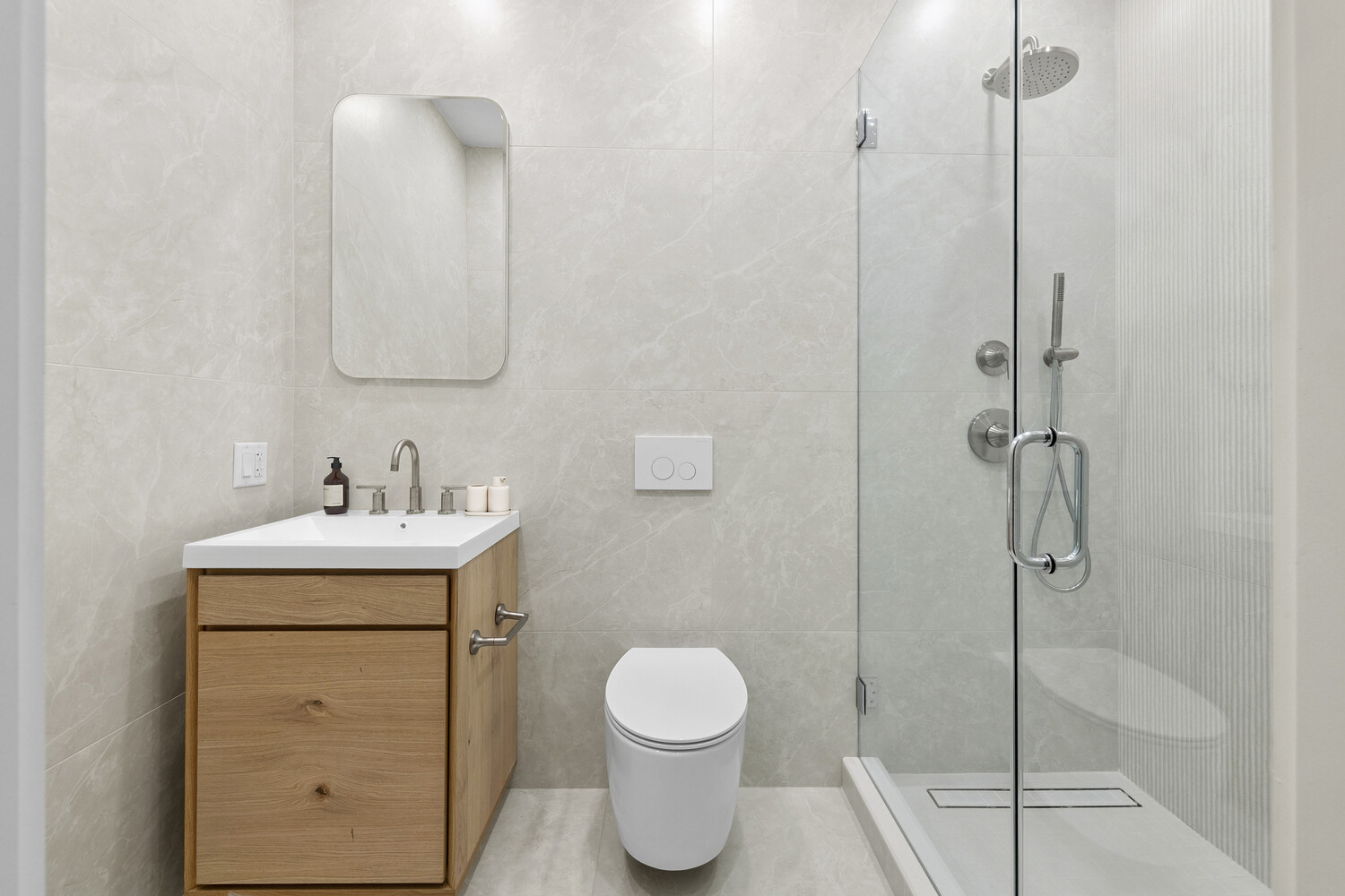 184 HAWTHORNE Street 3A