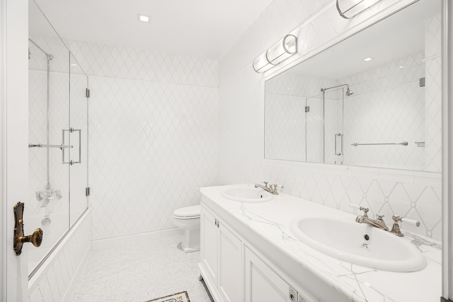 1 CENTRAL Park S 1711