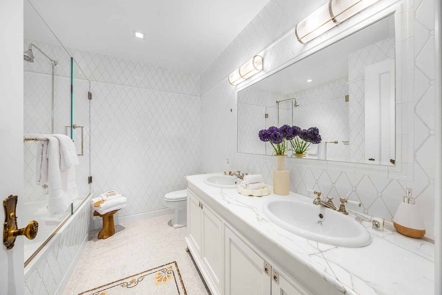 1 CENTRAL Park S 1711