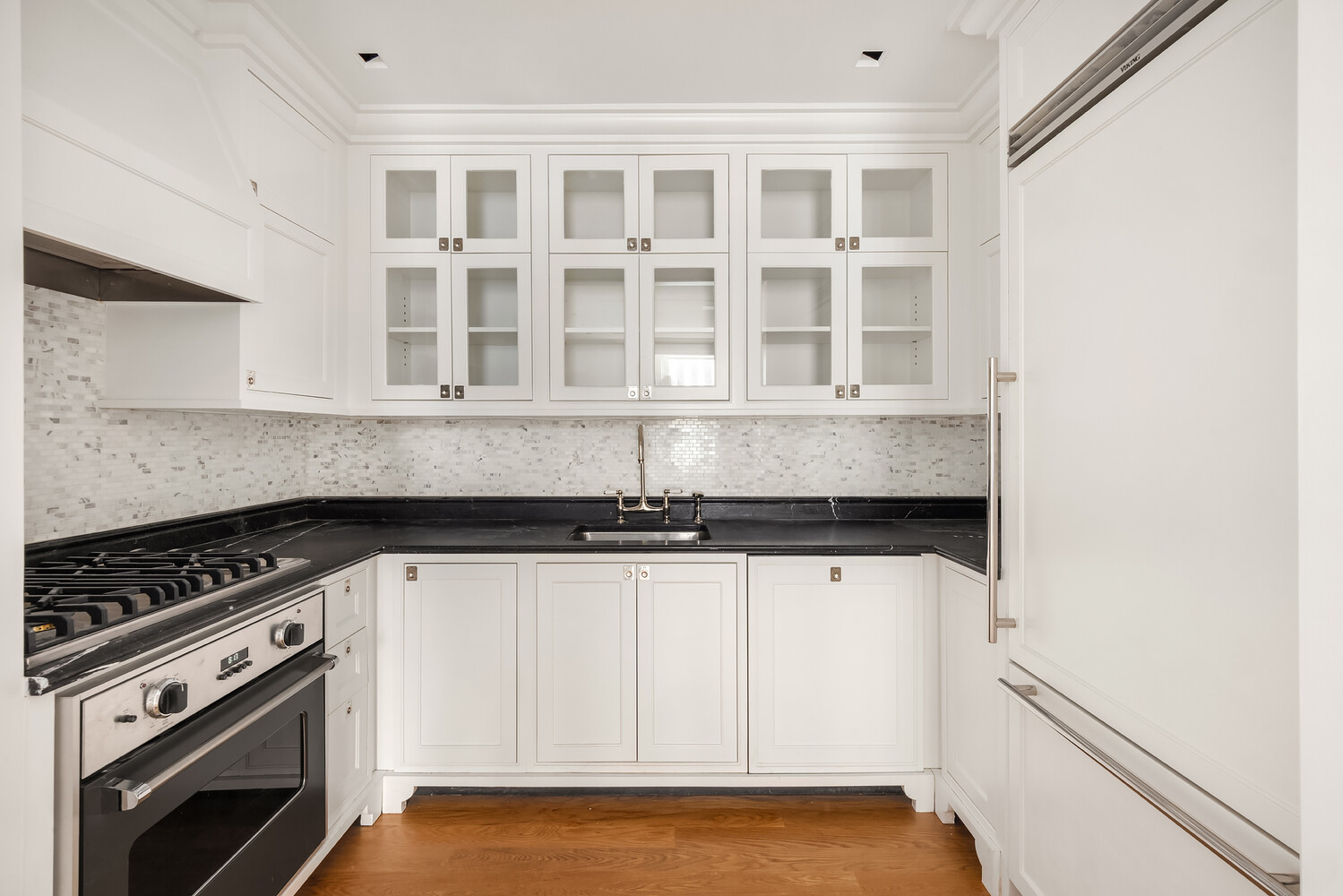 1 CENTRAL Park S 1711