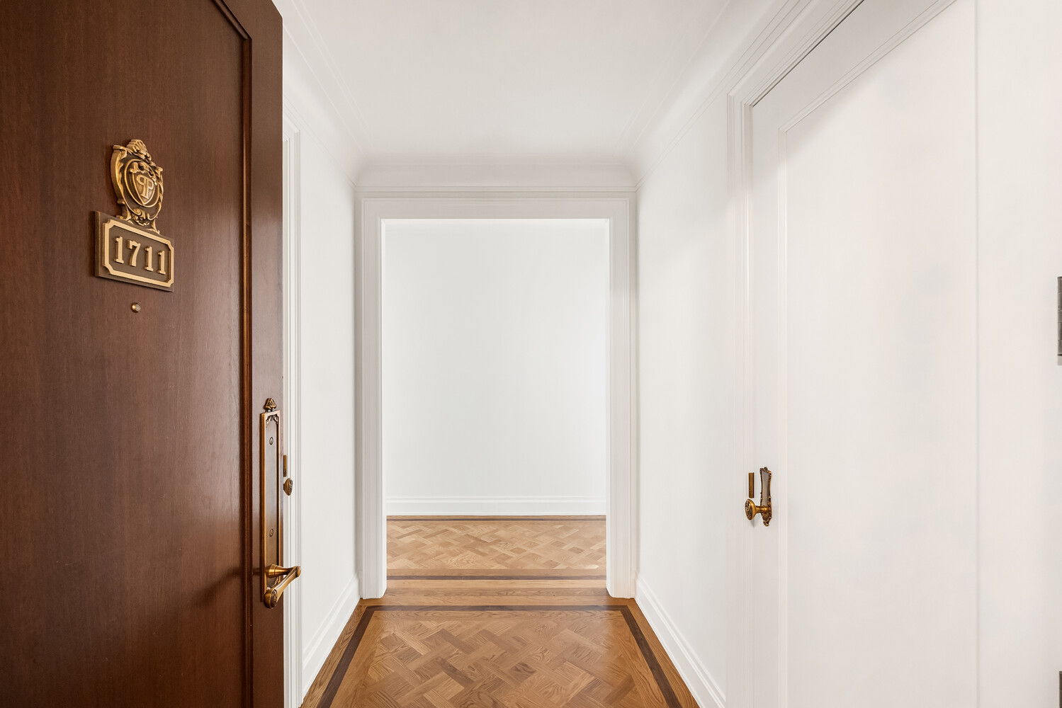 1 CENTRAL Park S 1711