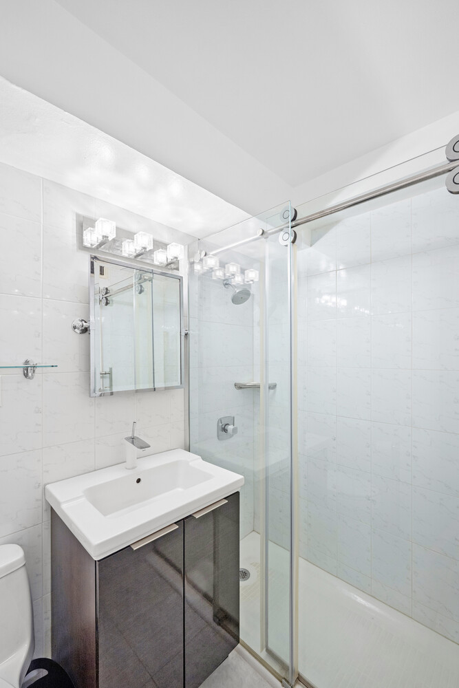 310 LEXINGTON Avenue 10G