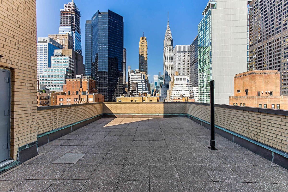 310 LEXINGTON Avenue 10G