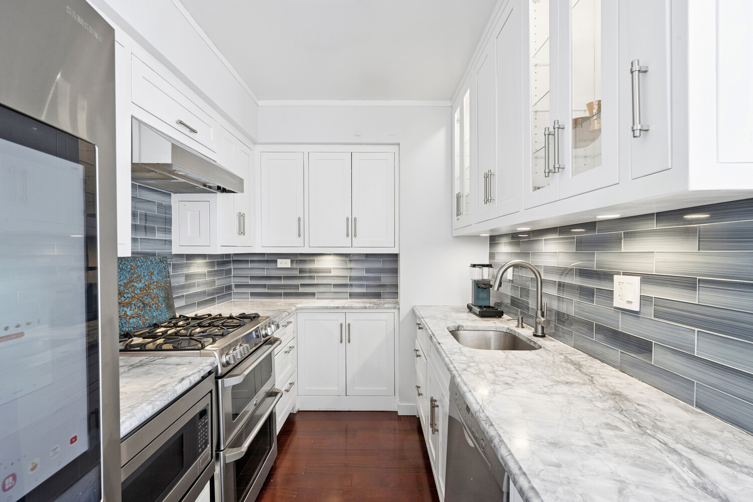 870 UNITED NATIONS Plaza 10G