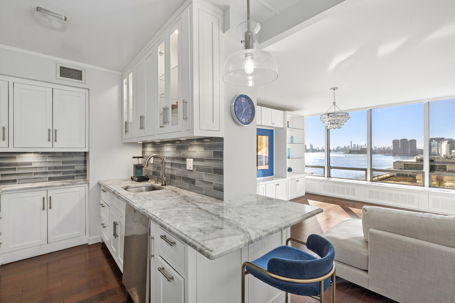 870 UNITED NATIONS Plaza 10G