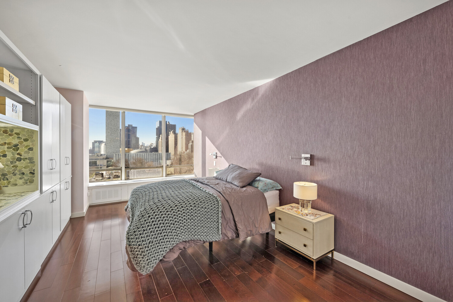 870 UNITED NATIONS Plaza 10G