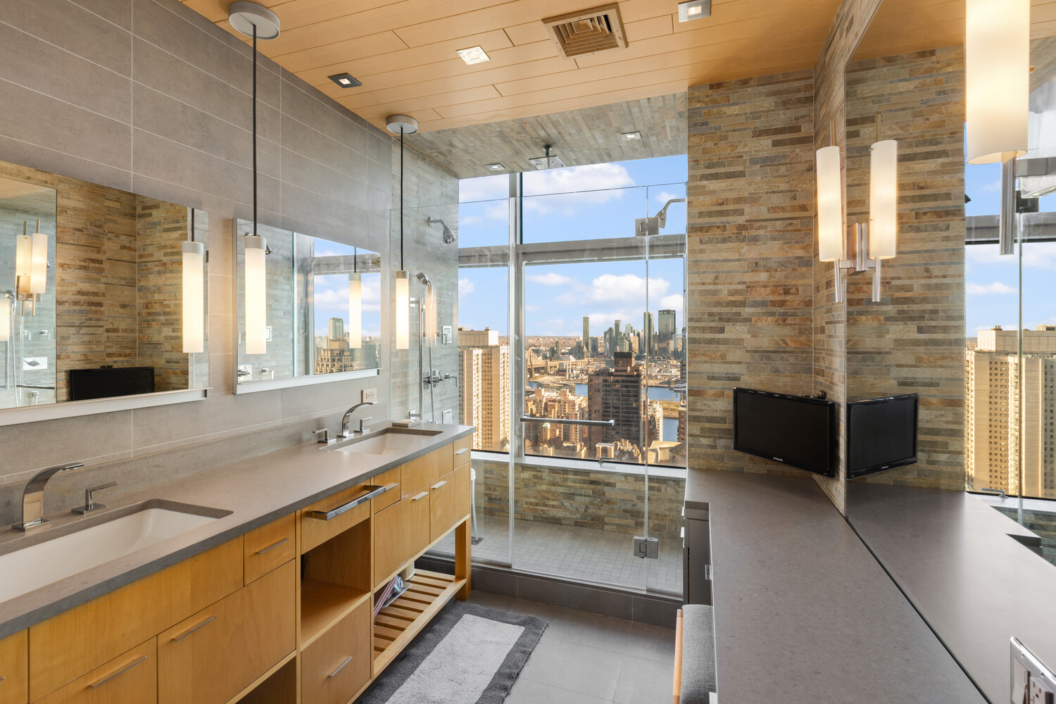 250 E 54TH Street 42PH4