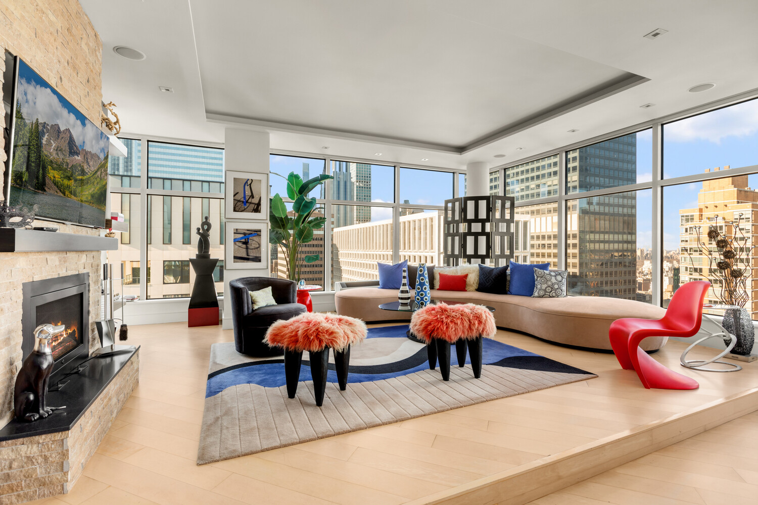 250 E 54TH Street 42PH4
