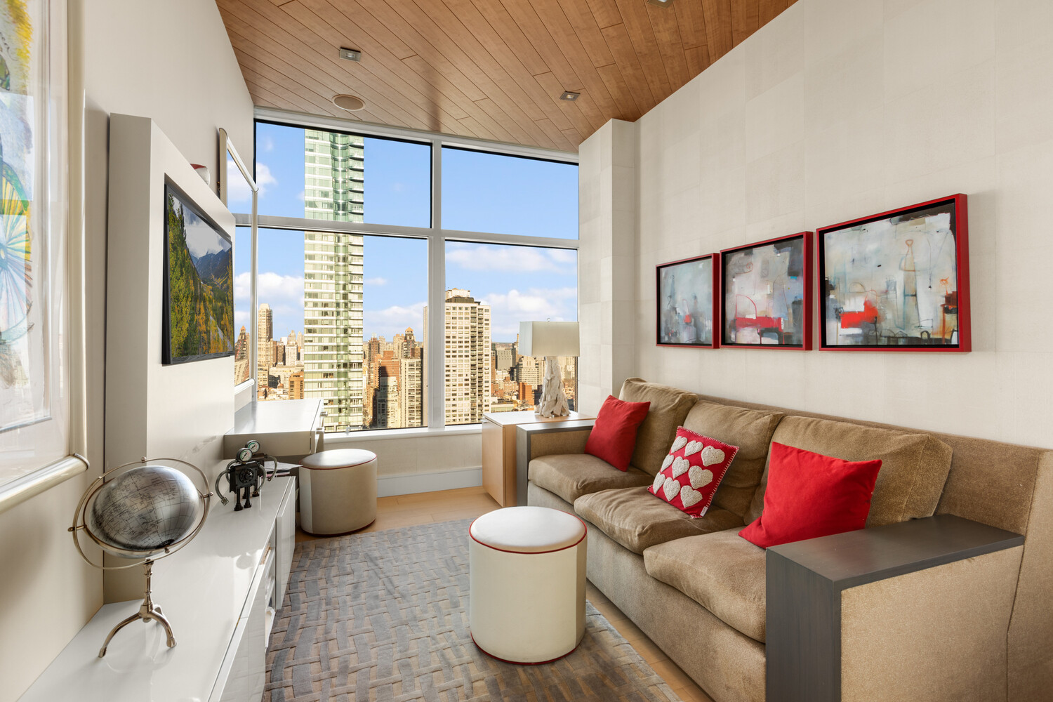 250 E 54TH Street 42PH4