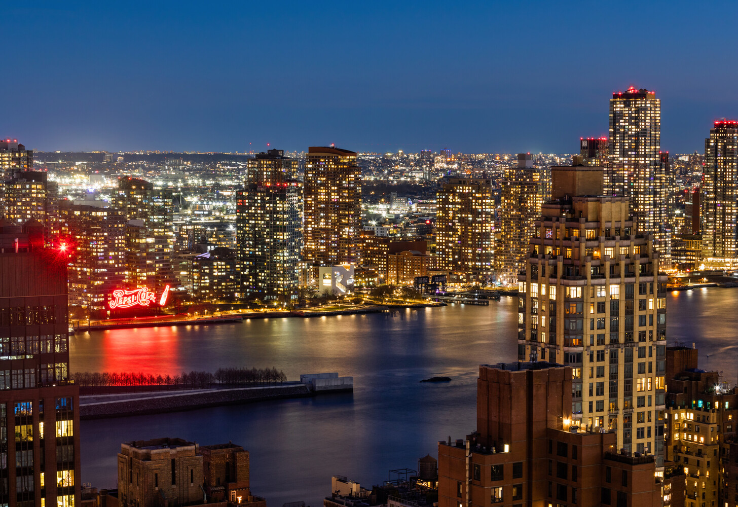 250 E 54TH Street 42PH4