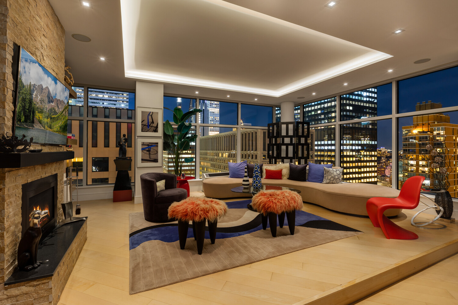 250 E 54TH Street 42PH4