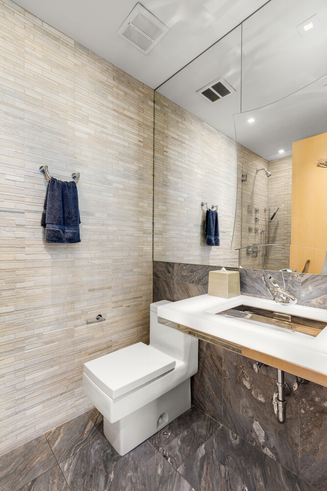 250 E 54TH Street 42PH4