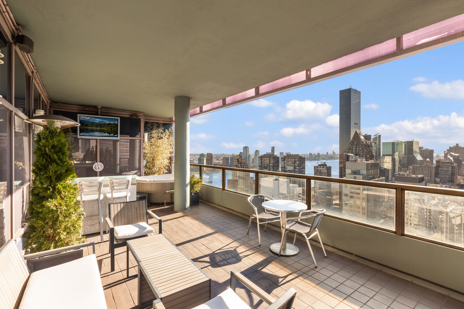 250 E 54TH Street 42PH4