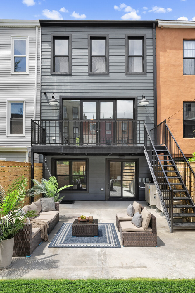 12 PILLING Street