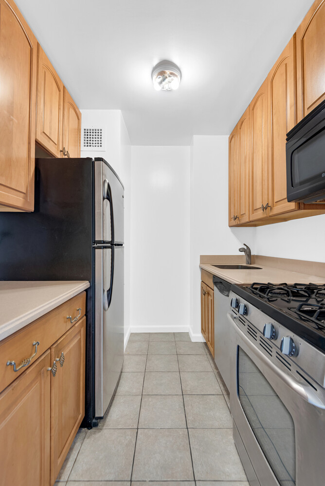 301 E 79TH Street 28P