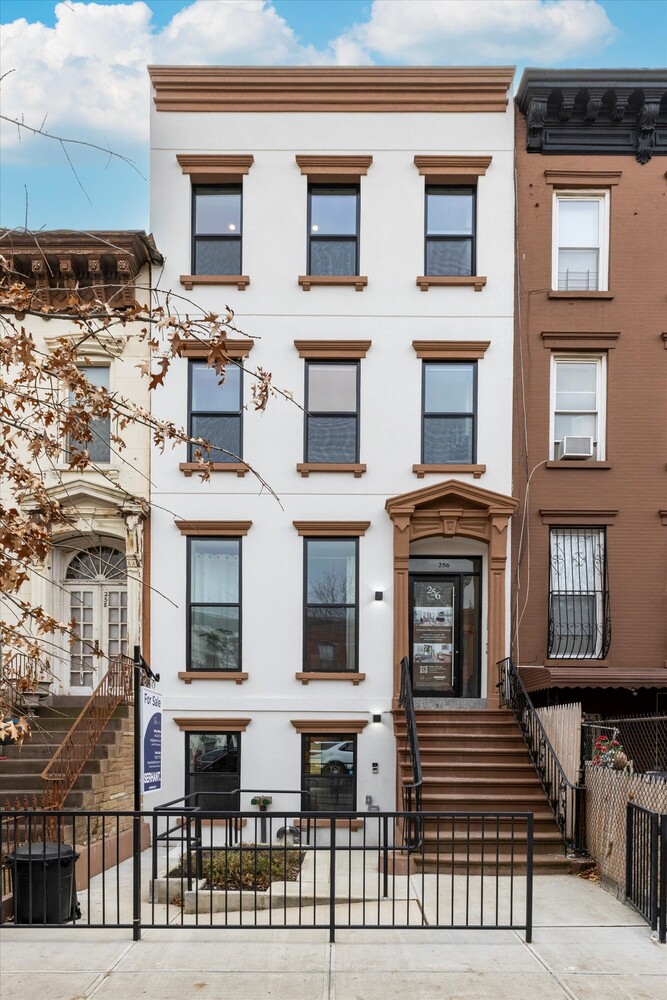 256 PUTNAM Avenue 1GDN